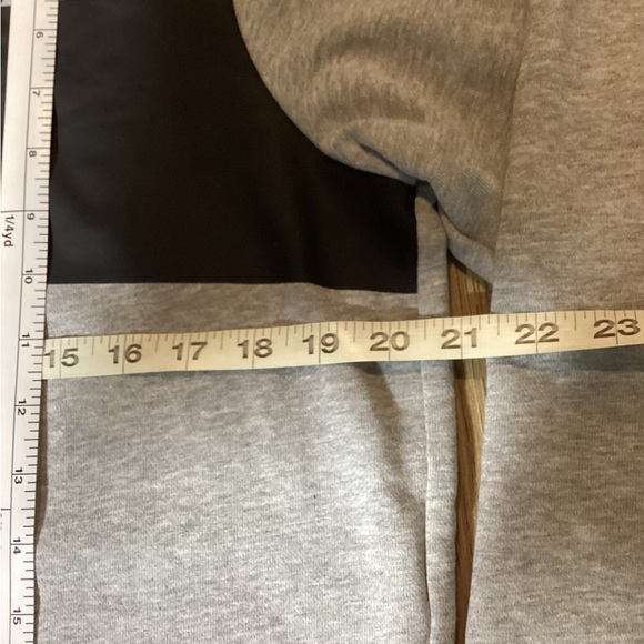 RAW Women’s Gray & Black Crewneck Sweater with Pink Detail – Size L - Picture 5 of 8